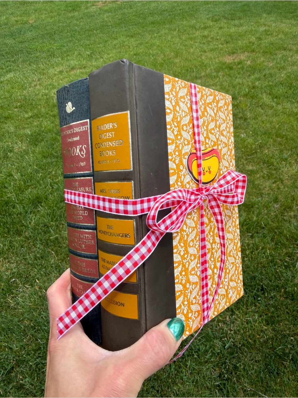 Reader's Digest Condensed Books Decorative Bundle - Yellow & Brown
